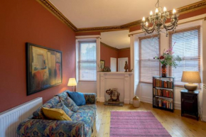 ALTIDO Unique&Artsy Royal Mile Apt - Relive Music History